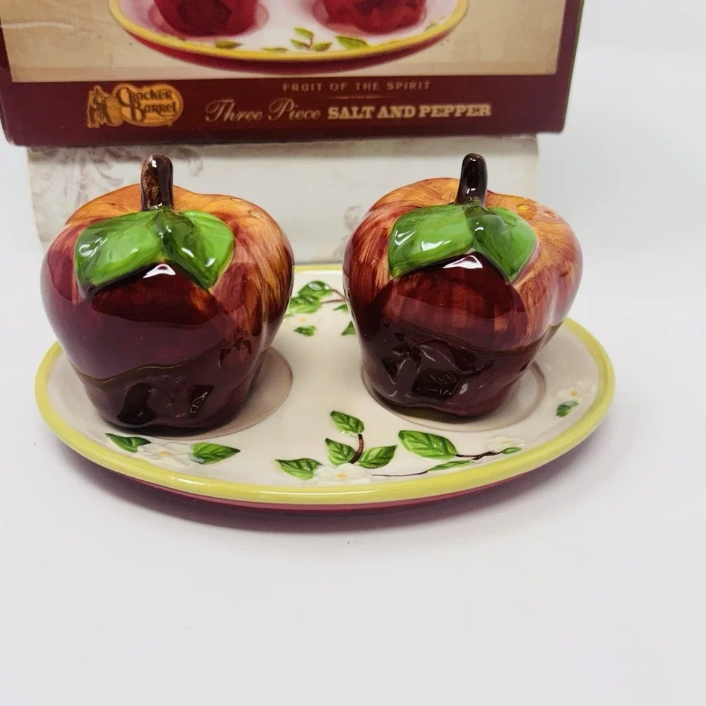 Cracker Barrel Apple Collection Salt & Pepper‎ Shakers With Base New